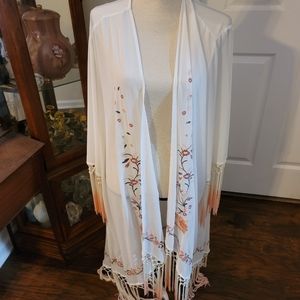Torrid Kimono size 3/4, off white with bright and light coral embroidered flower